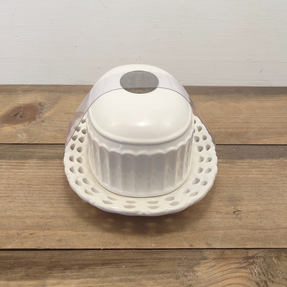White Ceramic Cutout Design Butter Dish - Picture 4 of 6